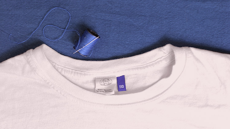 Hoe bevestig je maatlabels op kleren | Image